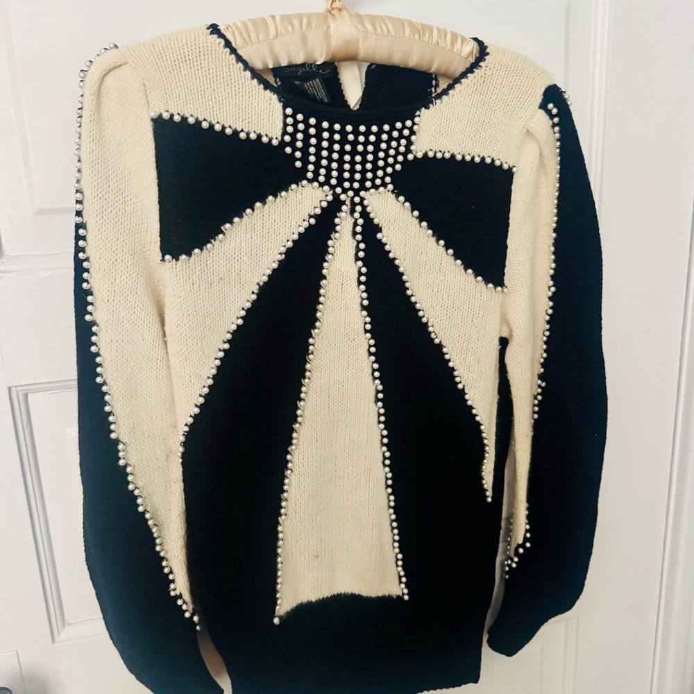 Suzelle Black and Cream Sweater